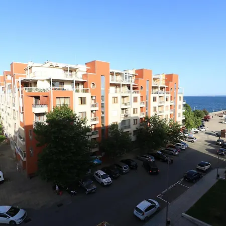 първа линия Appartement *