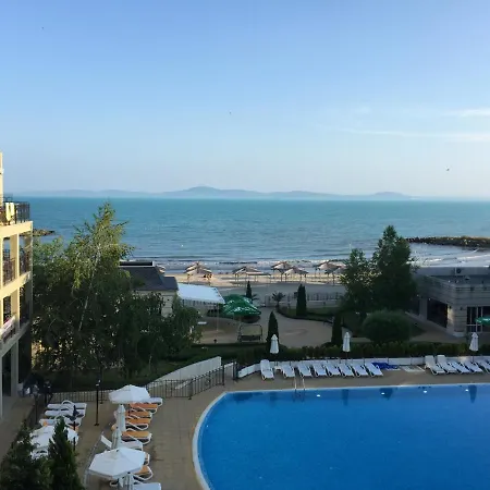 Apartment първа линия