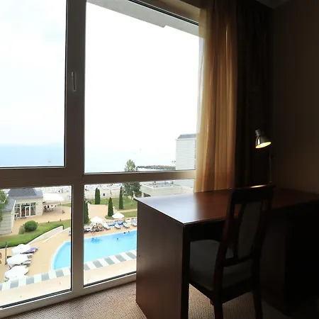 Apartment първа линия *